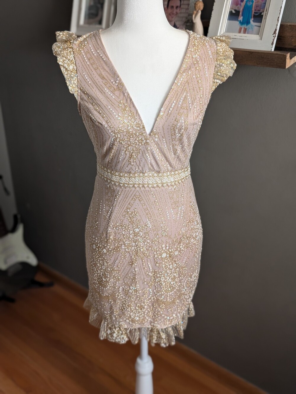 Hello Molly Gold Sequin Mini Dress US 4 Small V Neck Open Back Homecoming Party